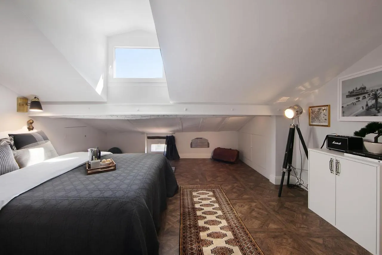 ニースCocoon Loft - Magnifique Loft Sous Toit, Refait A Neuf, Vues Splendides, Clim, Wifiアパートメント アパート